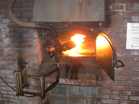 Oven met brander
